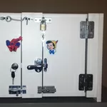 Развивающая игрушка по системе Монтессори (бизибокс)