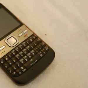 Продам Nokia E5,  в хорошем состоянии,  укомплектованный,  с документами