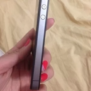 Iphone 4 32 GB black в идеальном состоянии,  возможен торг,  коробка