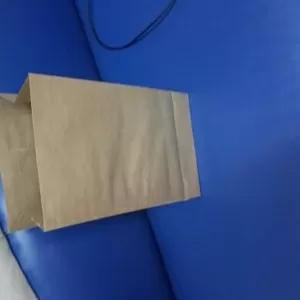 Бумажный пакет из крафт-бумаги
