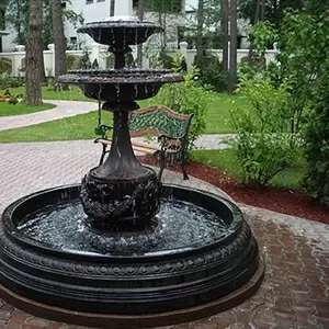 Красивый,  каменный  фонтан