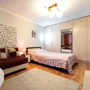 Комфортная и чистая 1-комнатная квартира в центре Алматы,  пр. Абая,  д. 59,  уг. ул. Наурызбай батыра
