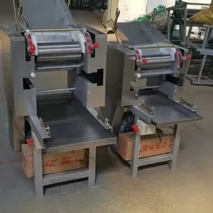 Тестораскаточные машины 25 см. ширина пласта (теста): до 250 мм;       