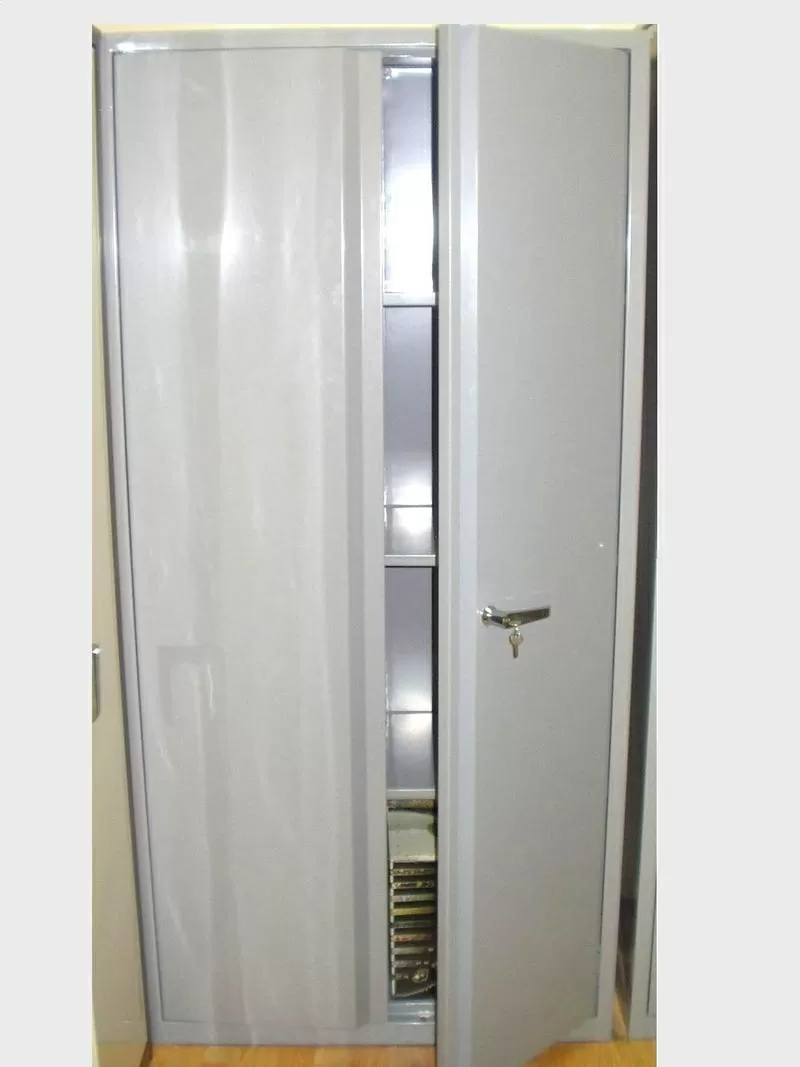 Стеллажи стационарные,  полочные,  архивные,  складские. Шкафы металлические. Стеллажи торговые для магазинов и супермаркетов. 2