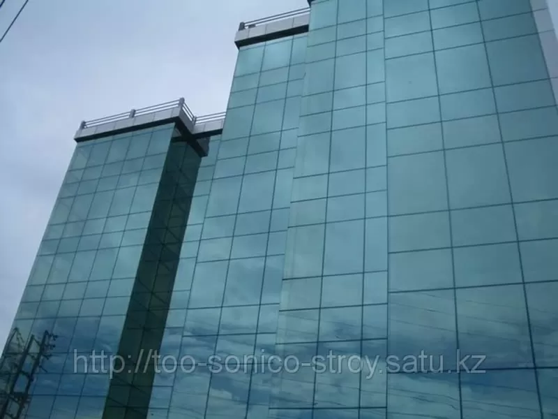 Окна, спайдерное и структурное остекленение, перегородки и витражи