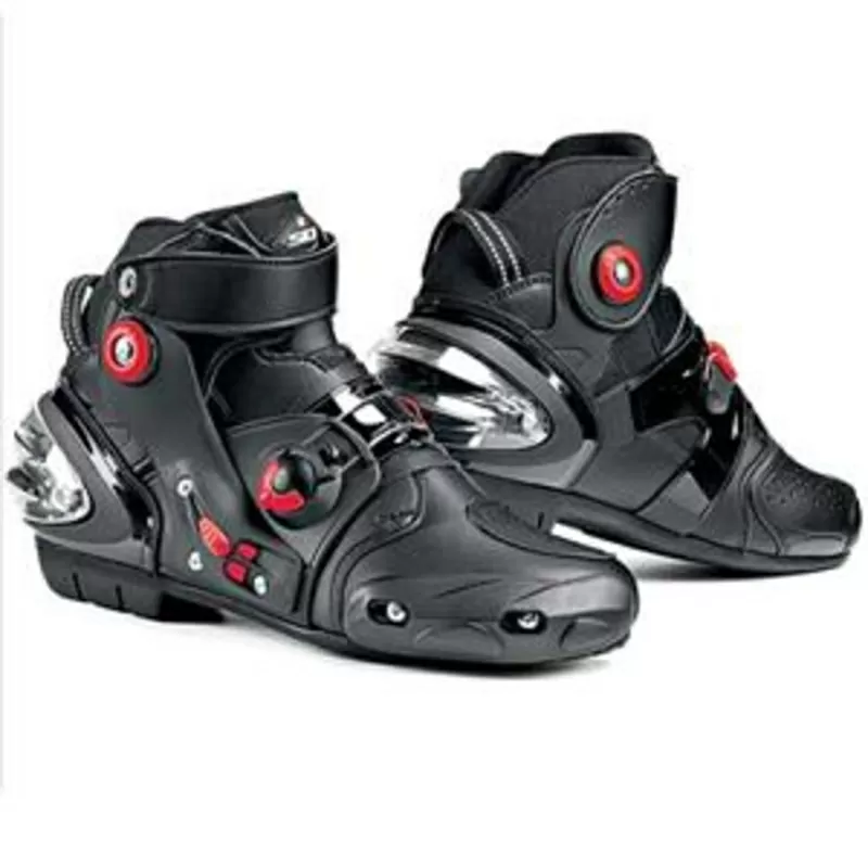 Мотоботы Sidi Boots, Шлем BEON, Мотокуртка Suzuki, Перчатки Lenoir carbon