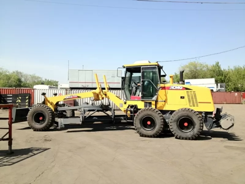 Автогрейдер XCMG GR180,  GR 215 в наличии