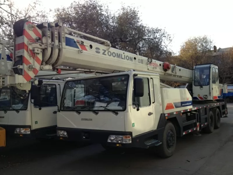 АВТОКРАН ZOOMLION QY25V 25 тонн,  4 секции,  32м+8м,  рычажный