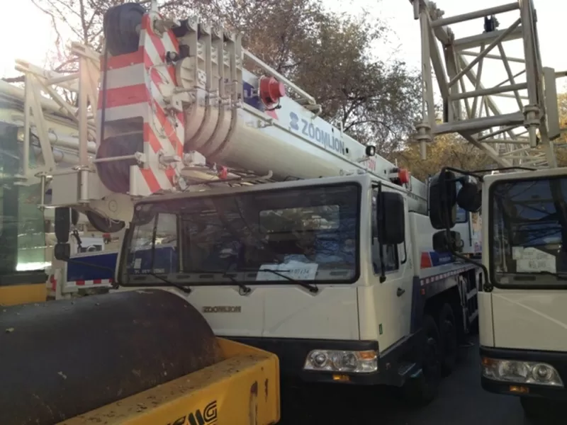 АВТОКРАН ZOOMLION QY25V 25 тонн,  4 секции,  32м+8м,  рычажный 3