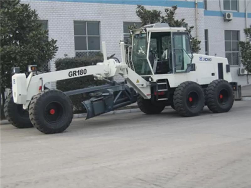 Автогрейдер XCMG GR180 c пятизубым рыхлителем