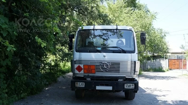 Продам бензовоз Mercedes Benz 2524