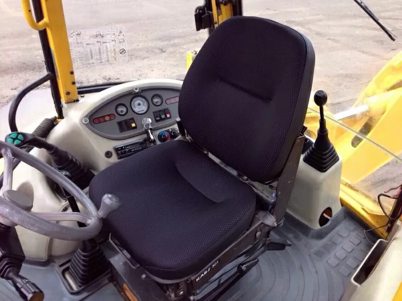 Komatsu WB93R2 Utility 2001 г в экскаватор-погрузчик 6