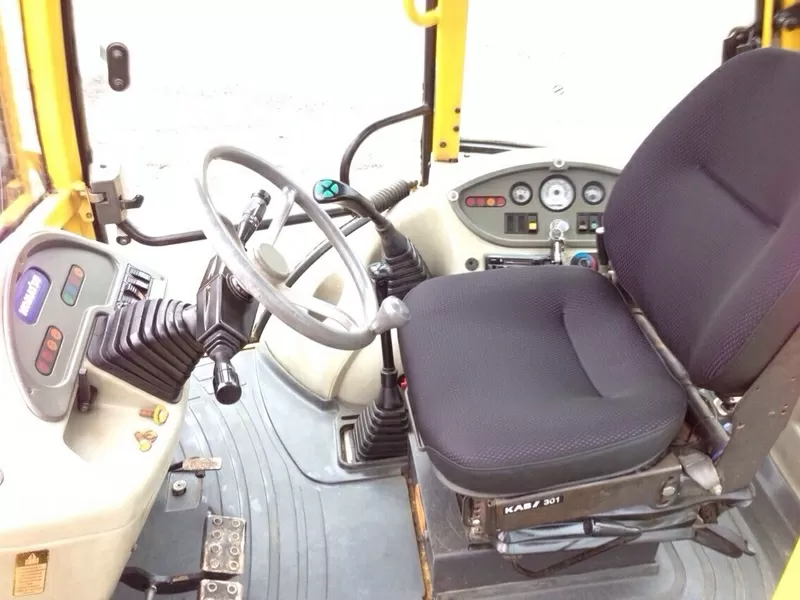 Komatsu WB93R2 Utility 2001 г в экскаватор-погрузчик 7