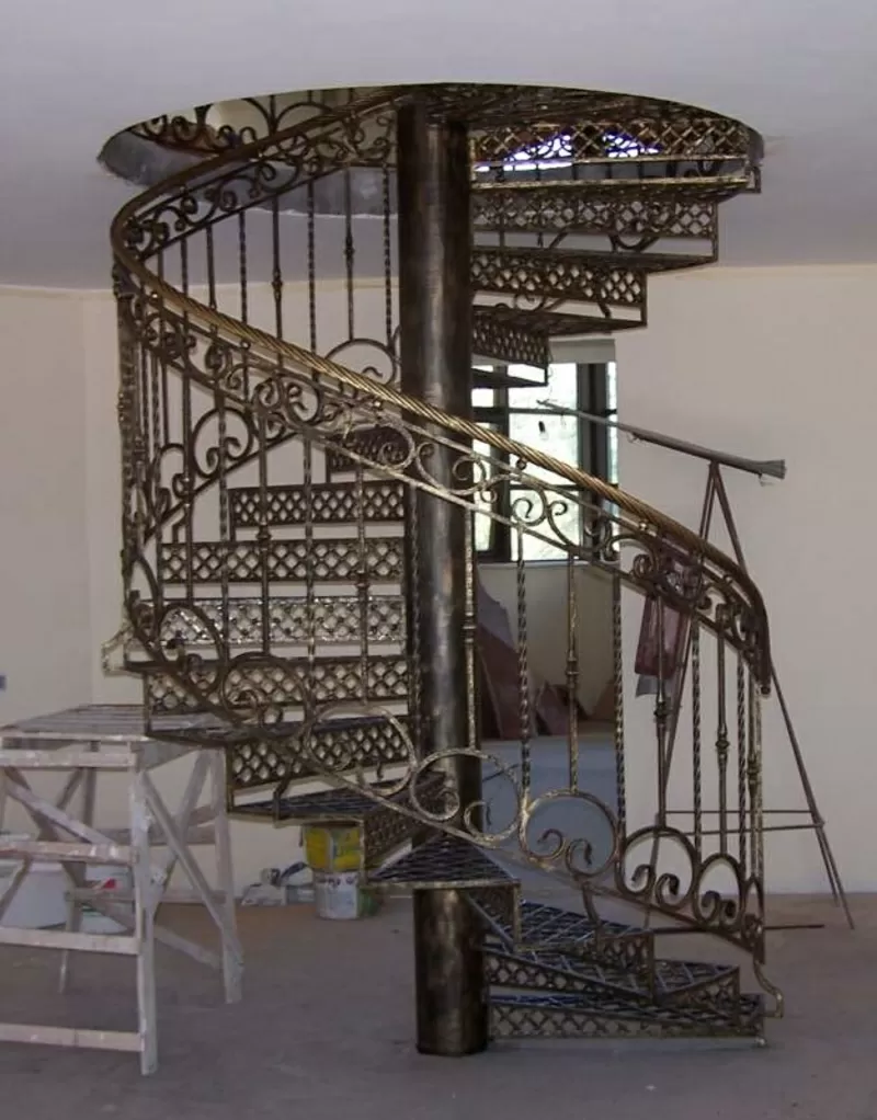 Винтовая кованная лестница