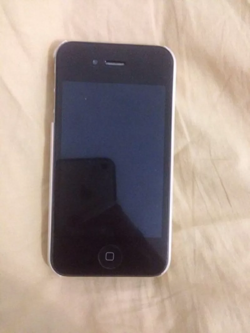 Iphone 4 32 GB black в идеальном состоянии,  возможен торг,  коробка 2