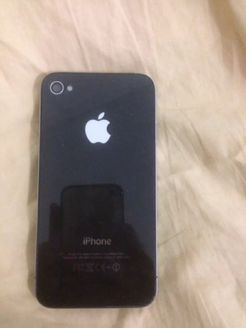 Iphone 4 32 GB black в идеальном состоянии,  возможен торг,  коробка 3