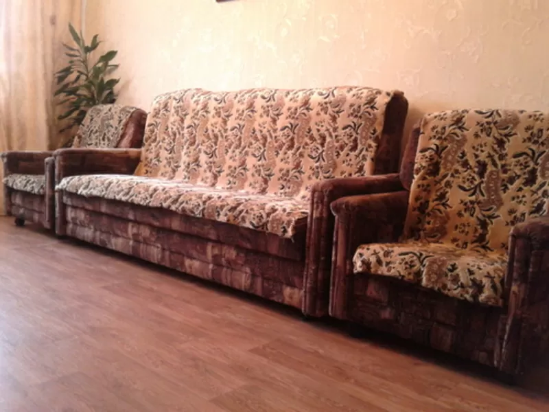 Мягкая мебель б/у. Продам диван с двумя креслами!!! 2