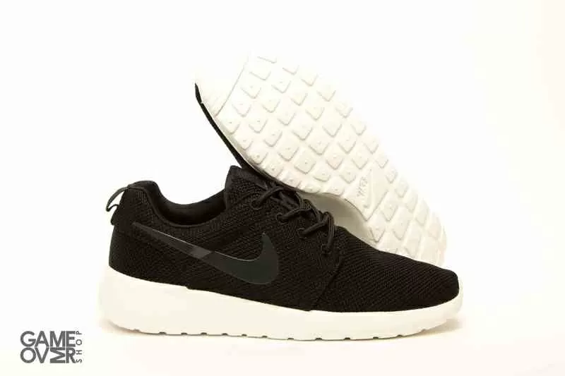 Nike Roshe Run Black White/Grey Icon 6