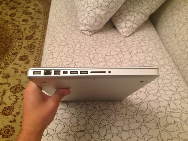 Продается ноутбук MacBook Pro хорошего состояния. 4