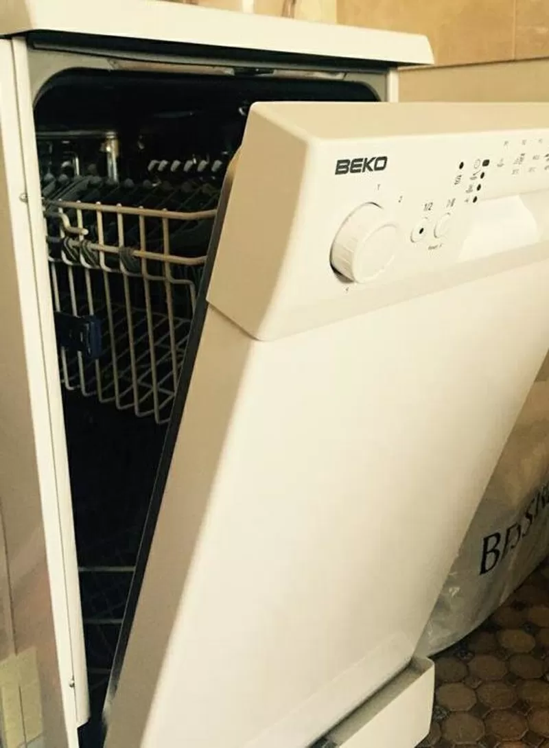 Срочно продам посудомоечную машину BEKO DFS1511