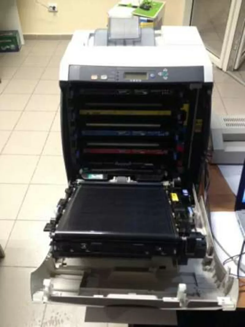 Принтер НР 3600 цветной принтер в хорошем состоянии 2