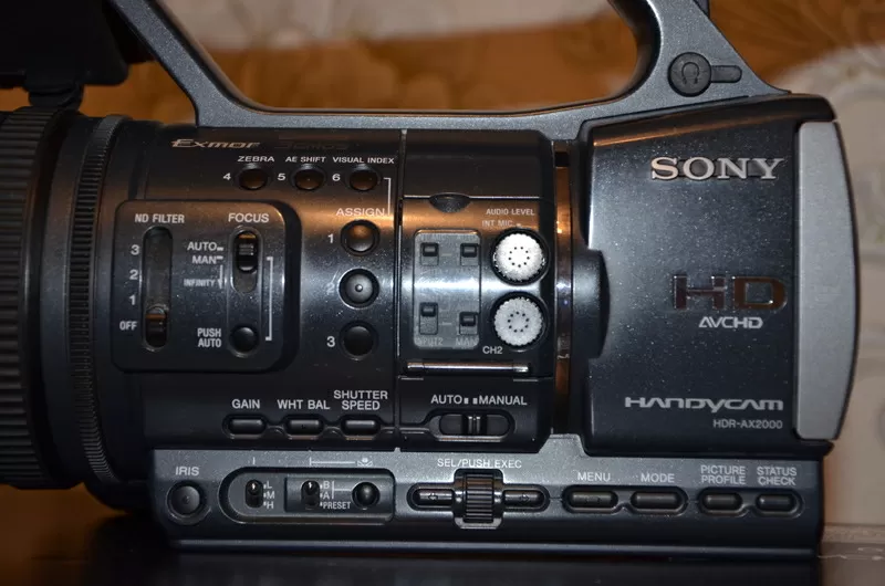 Продам видеокамеру Sony HDR-AX2000 4