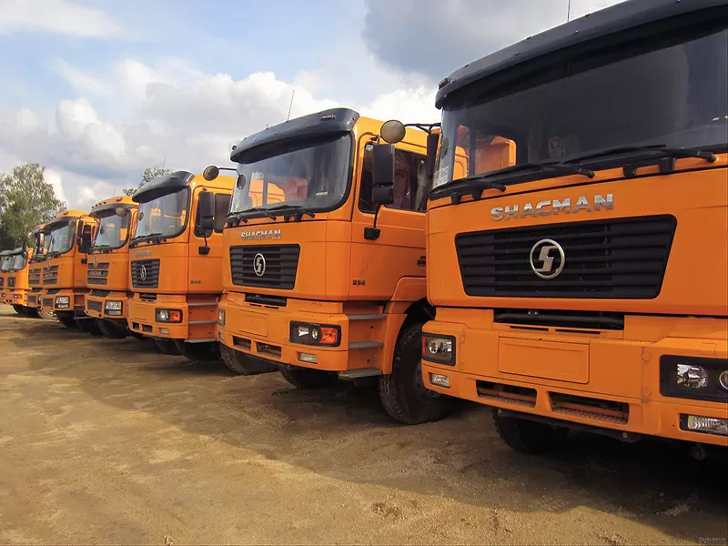 Услуги самосвала Shacman 30 тонн и погрузчика LW500FM