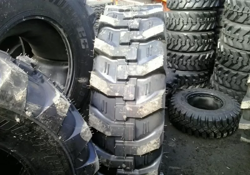 Шины на экскаватор погрузчик Hitachi (Хитачи)