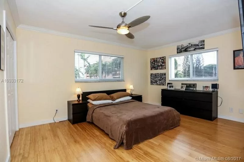 Продается прекрасная квартира на 2-ом этаже в Майами(Халландейл)