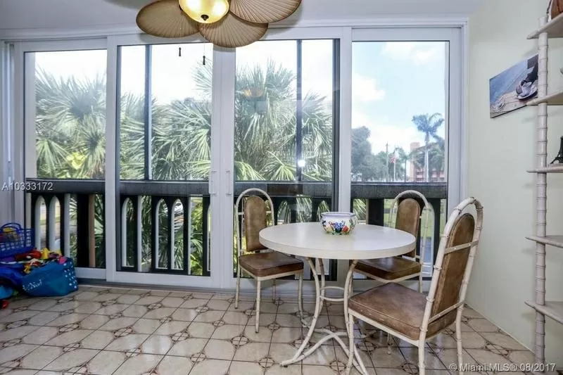 Продается прекрасная квартира на 2-ом этаже в Майами(Халландейл) 8