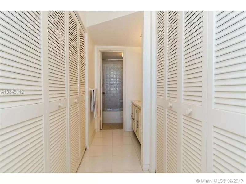 Продается прекрасная однокомнатная квартира в Майами в Санни Айлс Бич  7