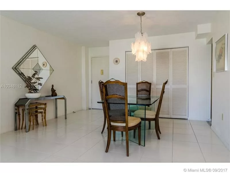Продается прекрасная однокомнатная квартира в Майами в Санни Айлс Бич  4