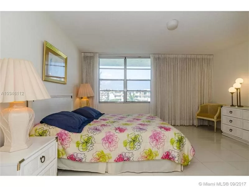 Продается прекрасная однокомнатная квартира в Майами в Санни Айлс Бич  3