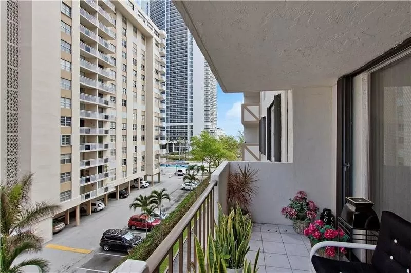 Продается прекрасная квартира на 5-ом этаже в Майами(Халландейл) 6