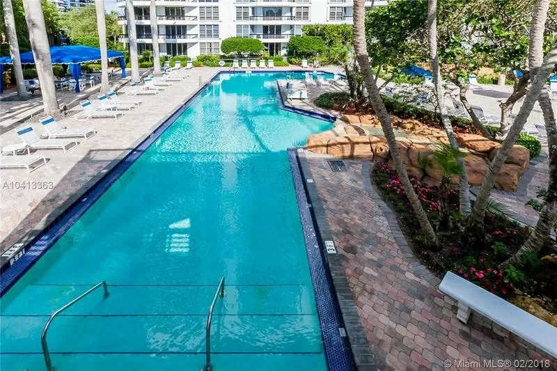 Продается прекрасная элегантно реконструированная квартира в Майами 5