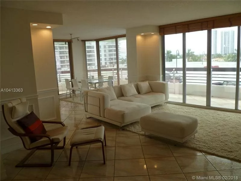 Продается прекрасная элегантно реконструированная квартира в Майами 8