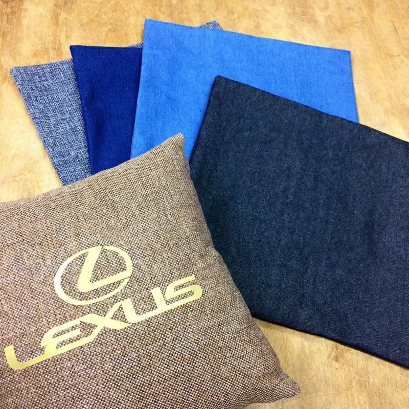 Подушки из джинсы с лого. Печать на подушках из джинсы логотипов,  любы