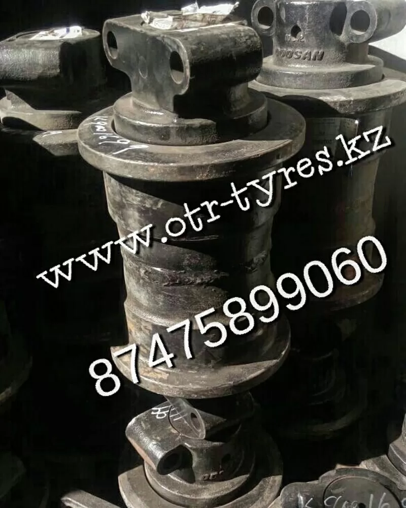 Опорный каток на экскаватор JCB 330 3