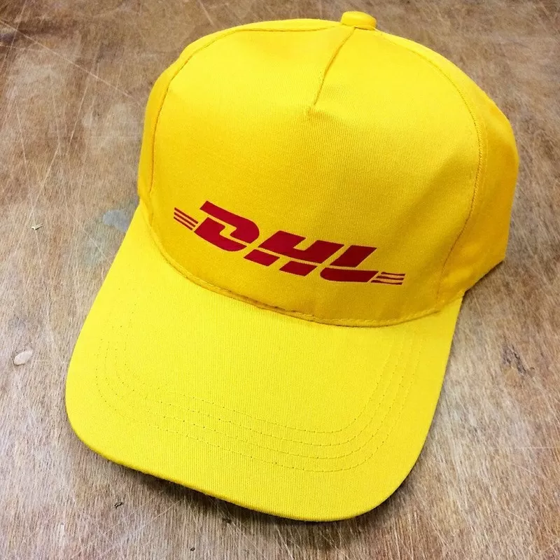 Желтые кепки с лого. Нанесение на желтые кепки логотипов компании. 