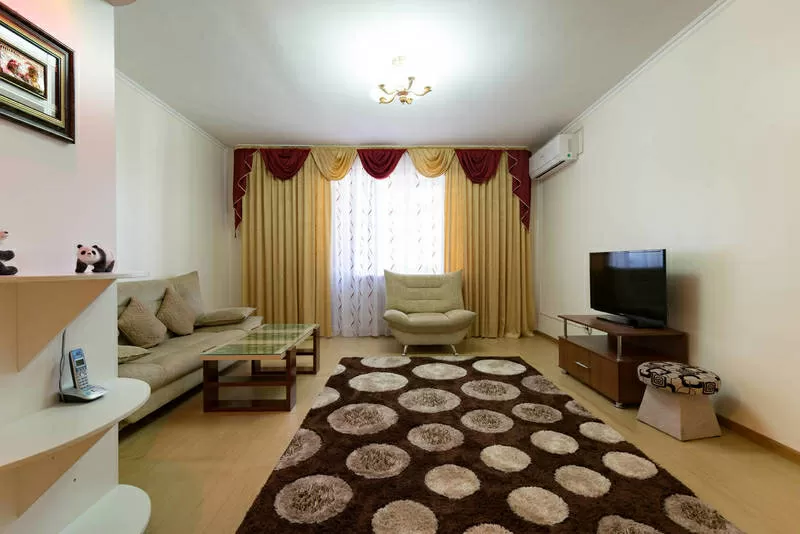 Большая,  чистая 4-х комнатная квартира в Алматы,  Аль-Фараби,  д. 26 3