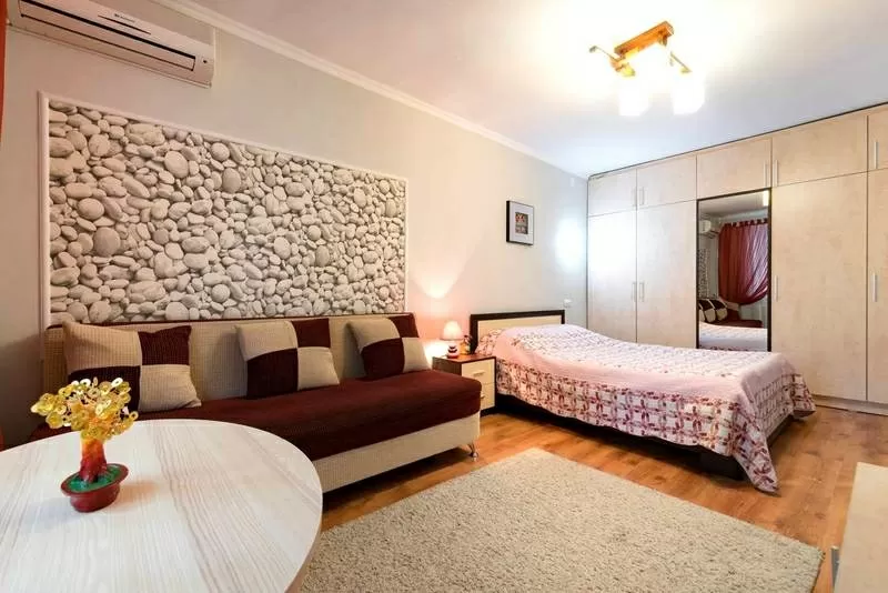 Комфортная и чистая 1-комнатная квартира в центре Алматы,  пр. Абая,  д. 59,  уг. ул. Наурызбай батыра