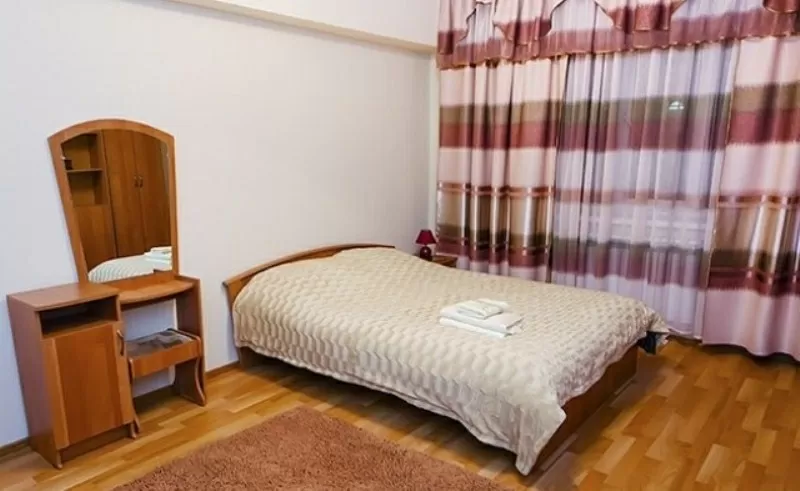 Чистая,  уютная 1-комнатная квартира рядом с Зеленым Базаром в Алматы,  ул. Жибек Жолы,  д. 33 2