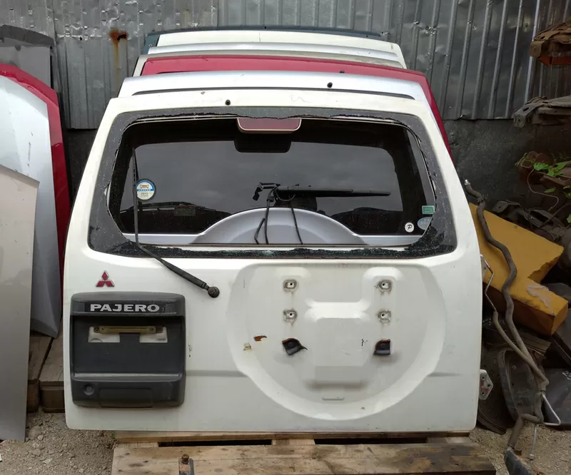Крышка багажника  Mitsubishi Pajero3