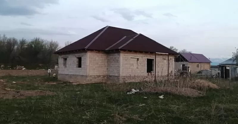 Продам недостроенный дом в пригороде Алматы