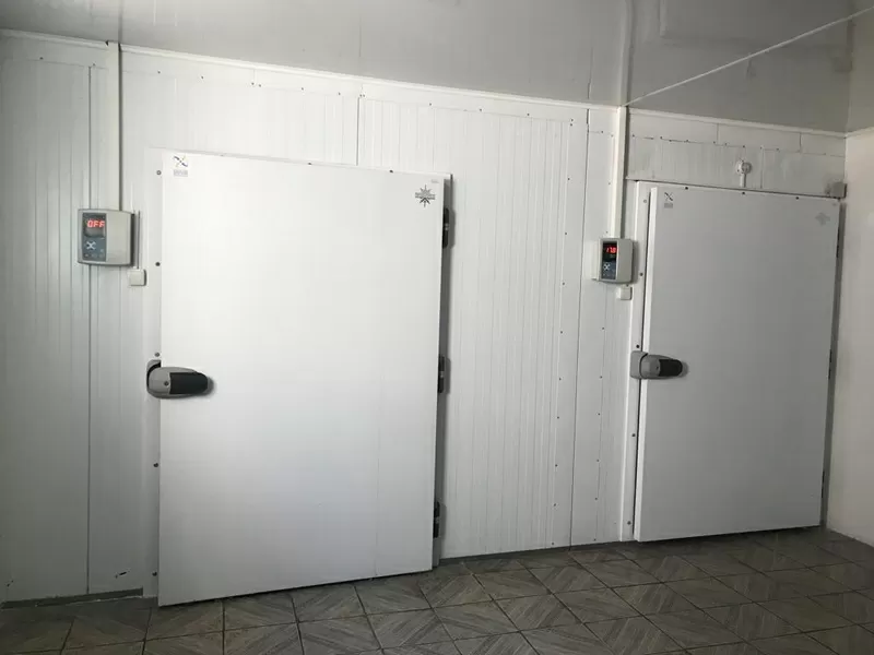 Продам две холодильные камеры