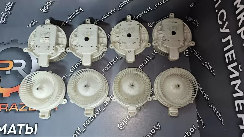 Моторчик печки Toyota Land Cruiser 200