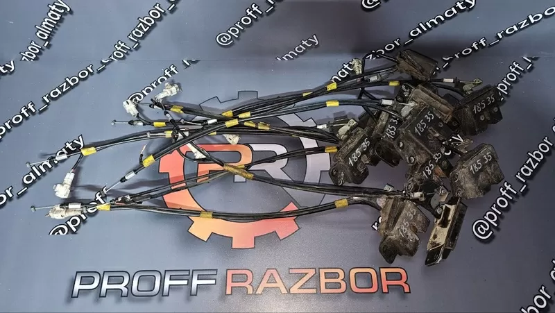 Замок багажника  Toyota Hilux Surf 185