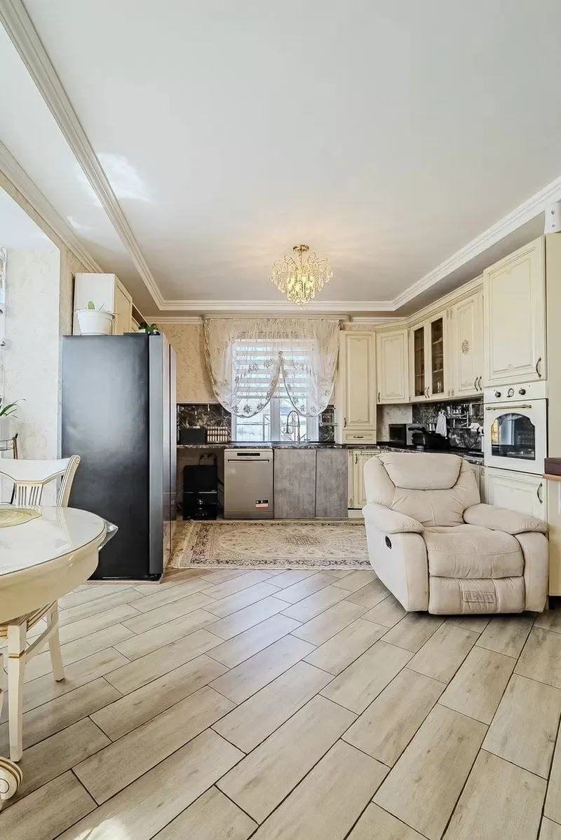 В срочной продаже Дом «Дыхание Барокко» . С ремонтом и мебелью. 10