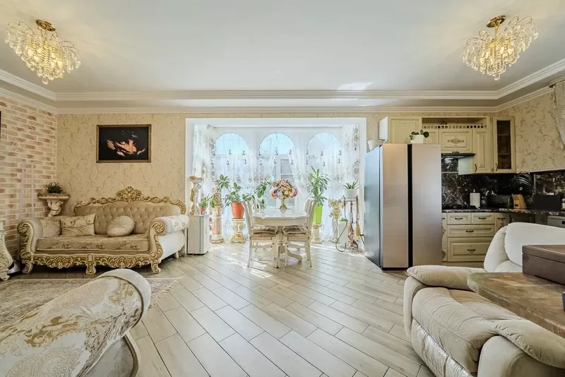 В срочной продаже Дом «Дыхание Барокко» . С ремонтом и мебелью. 9