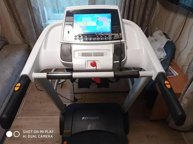 Одна из лучших Беговых дорожек с регулировкой уклона, сенсорный экран.